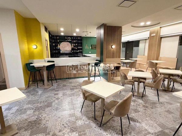 locale commerciale in affitto ad Aversa