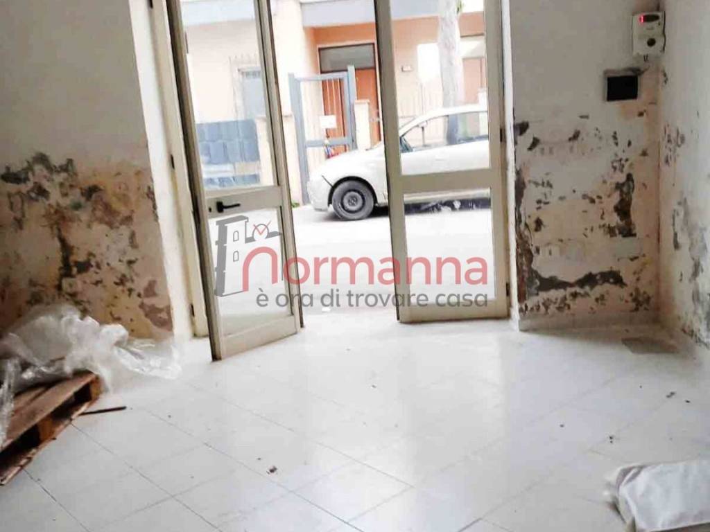 negozio in affitto ad Aversa