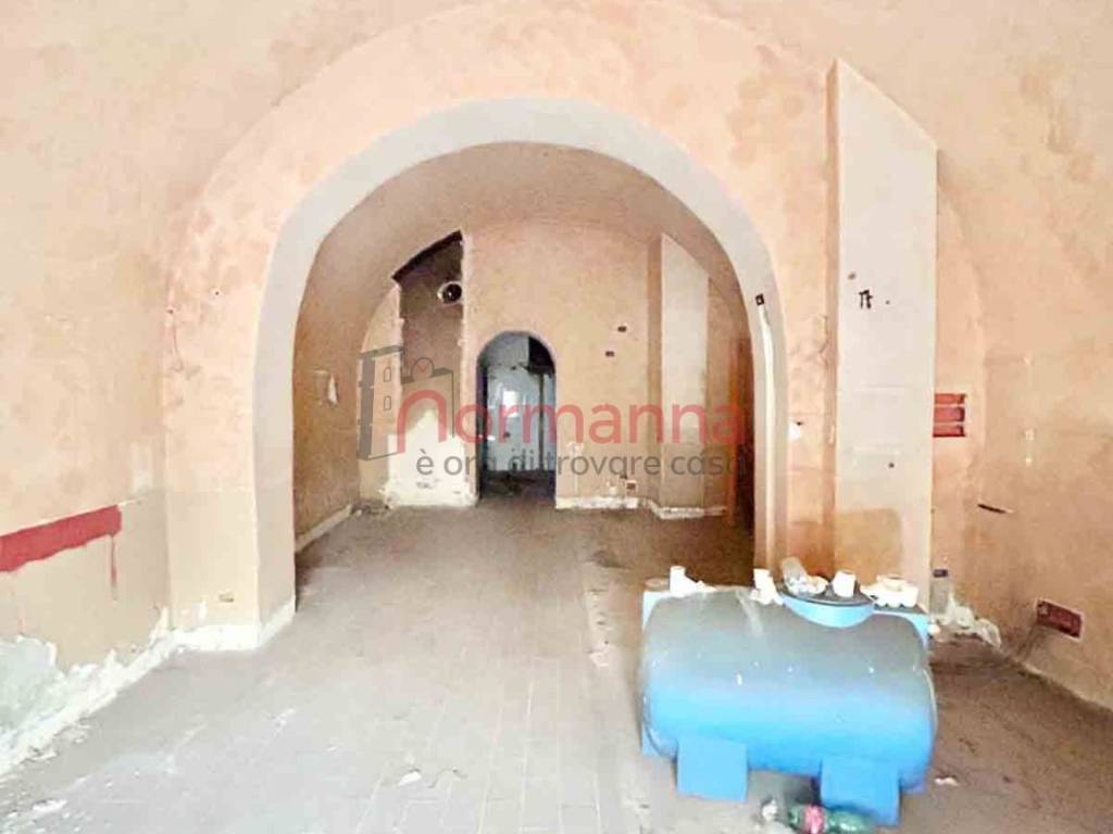 negozio in affitto ad Aversa in zona Centro Città