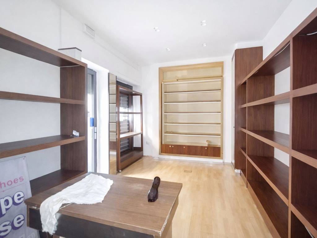 negozio in affitto ad Aversa in zona Centro Città