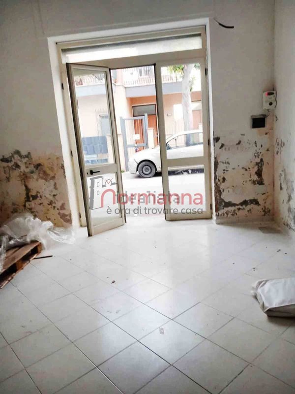 locale commerciale in affitto ad Aversa