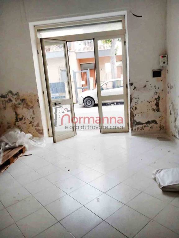 locale commerciale in affitto ad Aversa