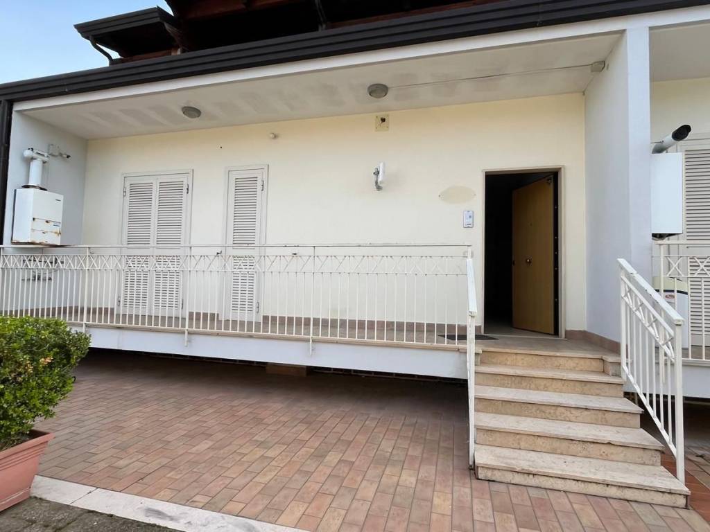 ufficio in affitto ad Aversa