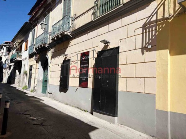 negozio in affitto ad Aversa in zona Centro Città