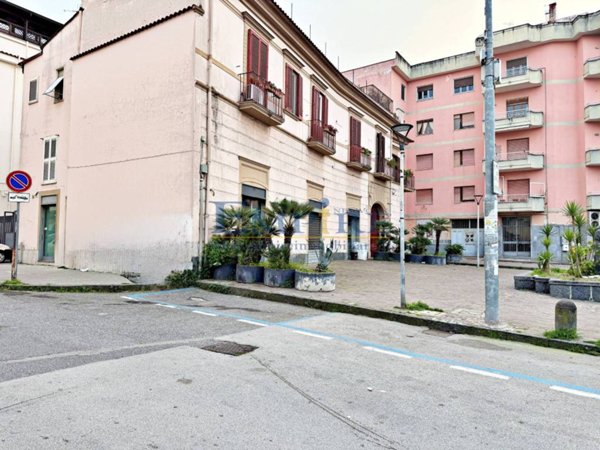 negozio in affitto ad Aversa