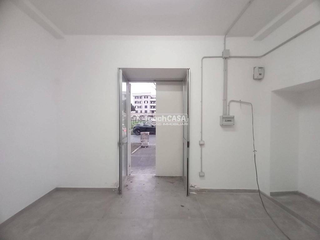 negozio in affitto ad Aversa