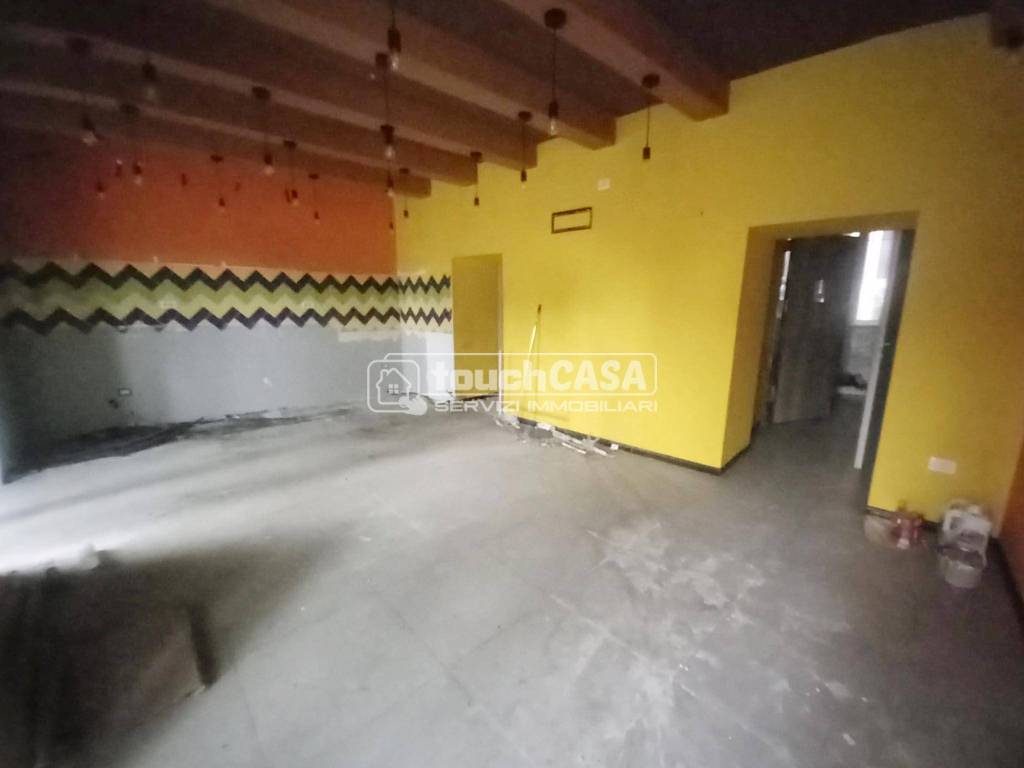 negozio in affitto ad Aversa