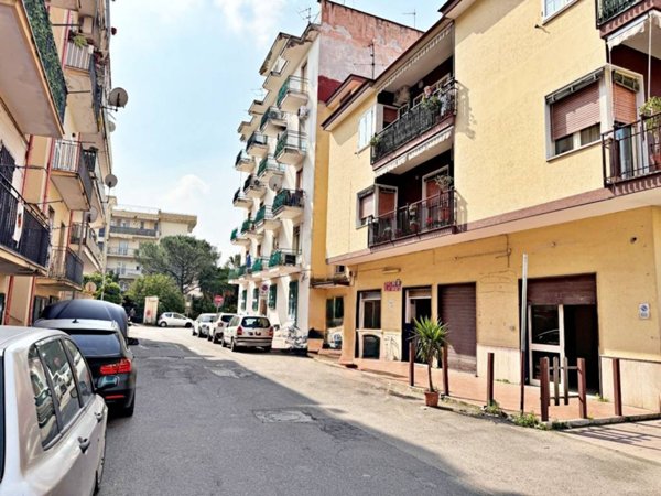 locale commerciale in affitto ad Aversa