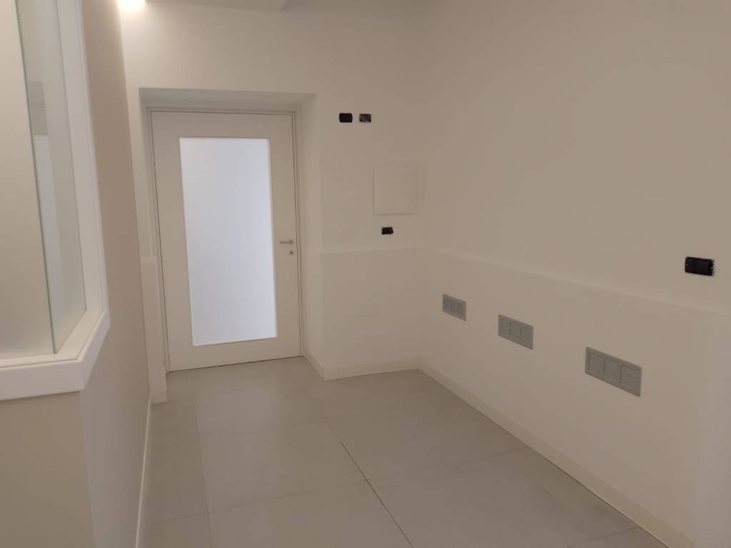 negozio in affitto ad Aversa in zona Centro Città