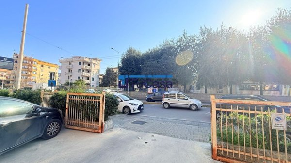 locale commerciale in affitto ad Aversa