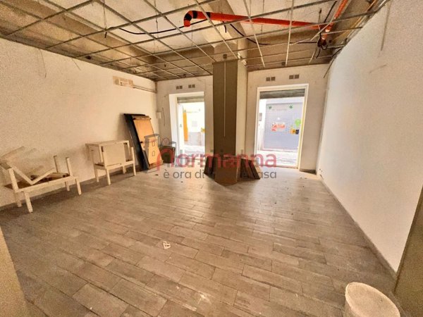 locale commerciale in affitto ad Aversa