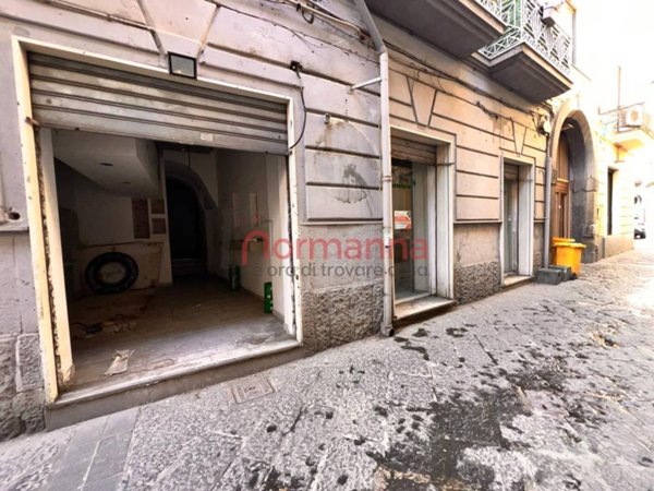 negozio in affitto ad Aversa