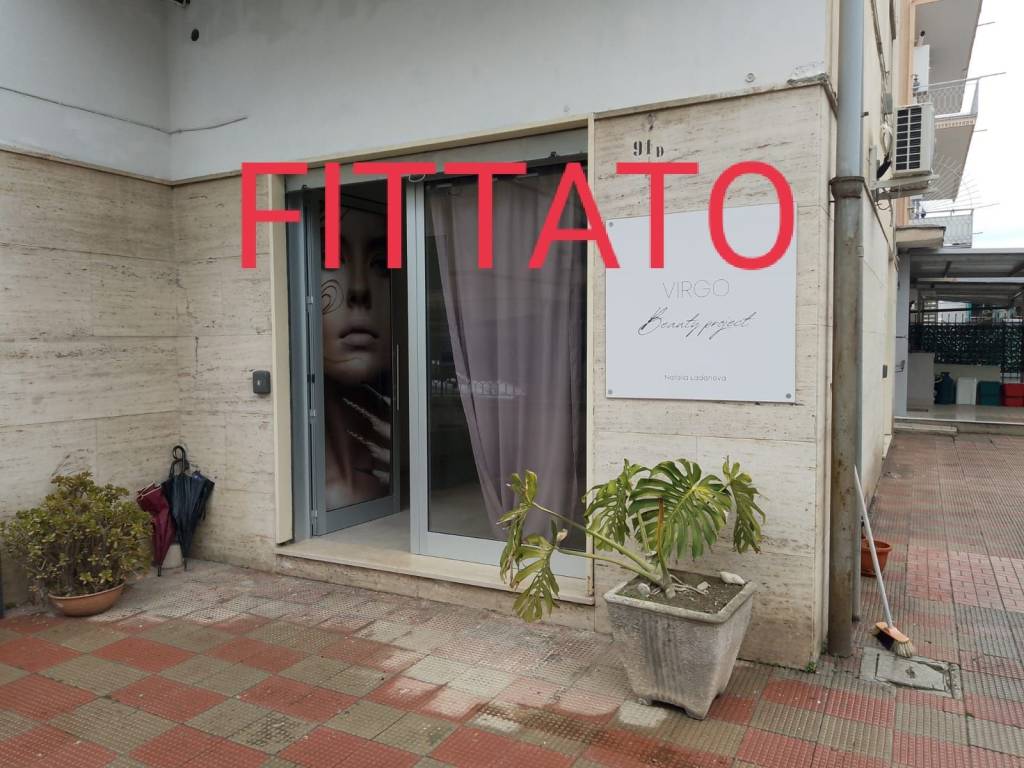 negozio in affitto ad Aversa in zona Centro Città