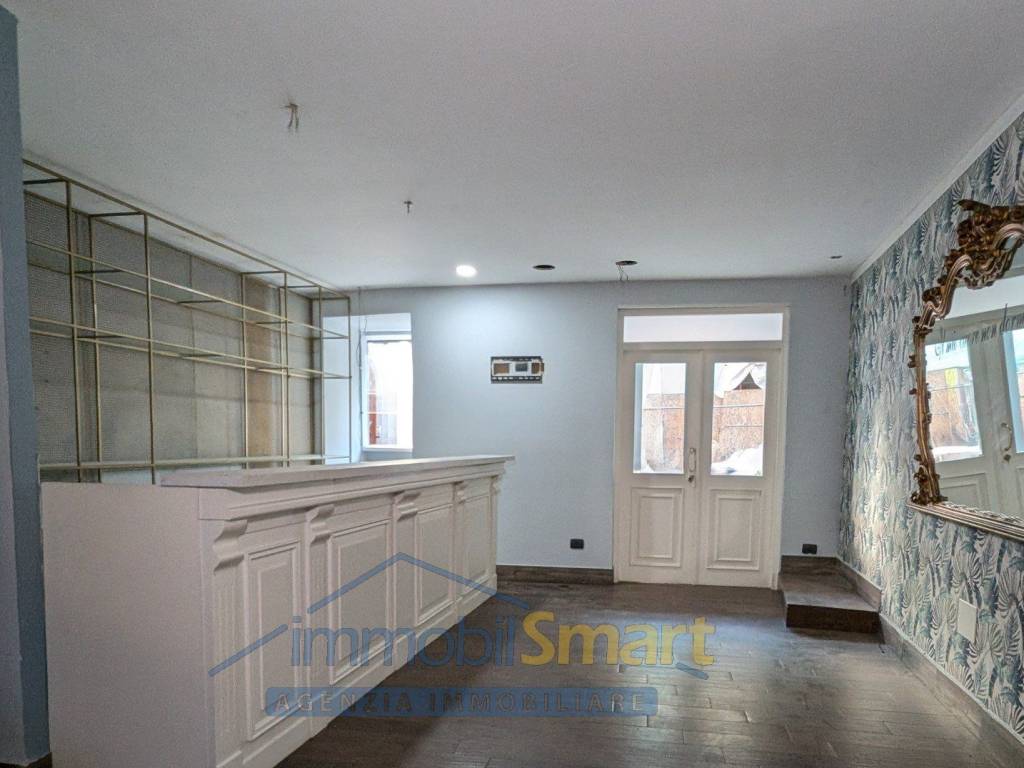 negozio in affitto ad Aversa in zona Centro Città