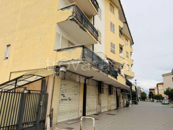 negozio in affitto ad Aversa