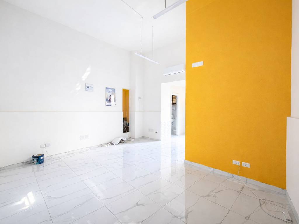 negozio in affitto ad Aversa