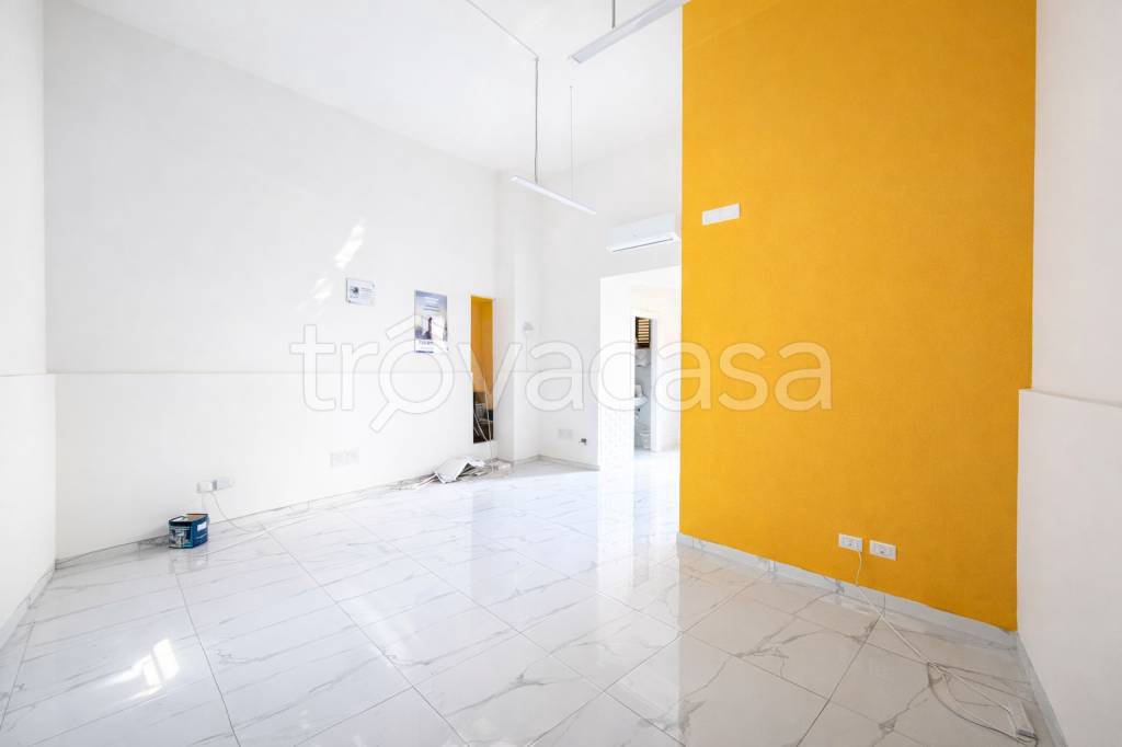 negozio in affitto ad Aversa