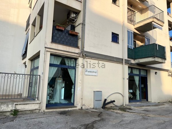 locale commerciale in affitto ad Aversa