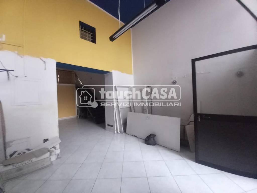 negozio in affitto ad Aversa in zona Centro Città