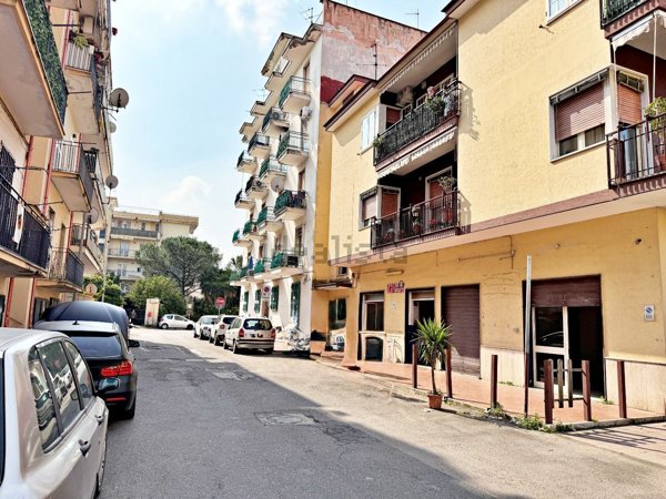 locale commerciale in affitto ad Aversa