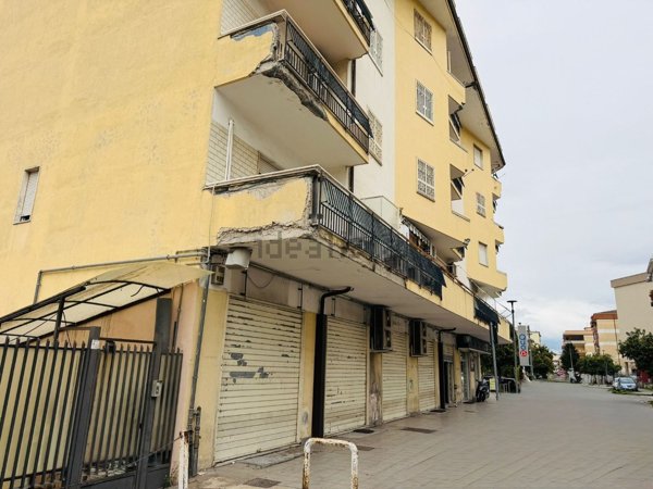locale commerciale in affitto ad Aversa