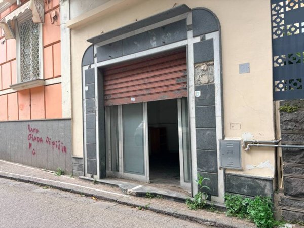 negozio in affitto ad Aversa in zona Centro Città