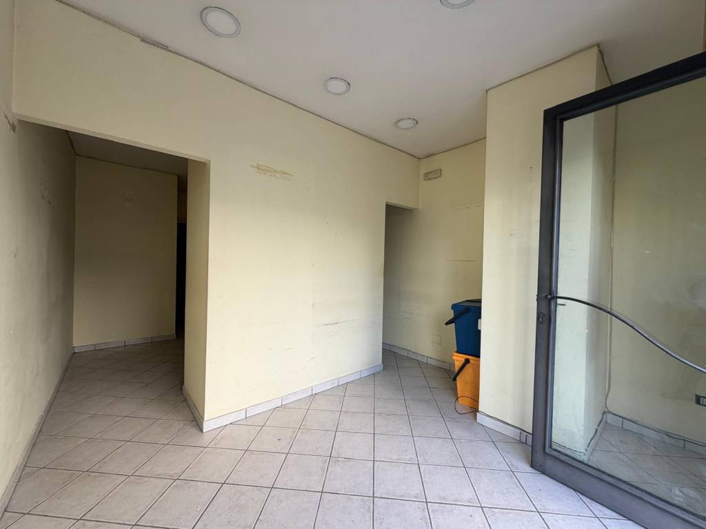 negozio in affitto ad Aversa
