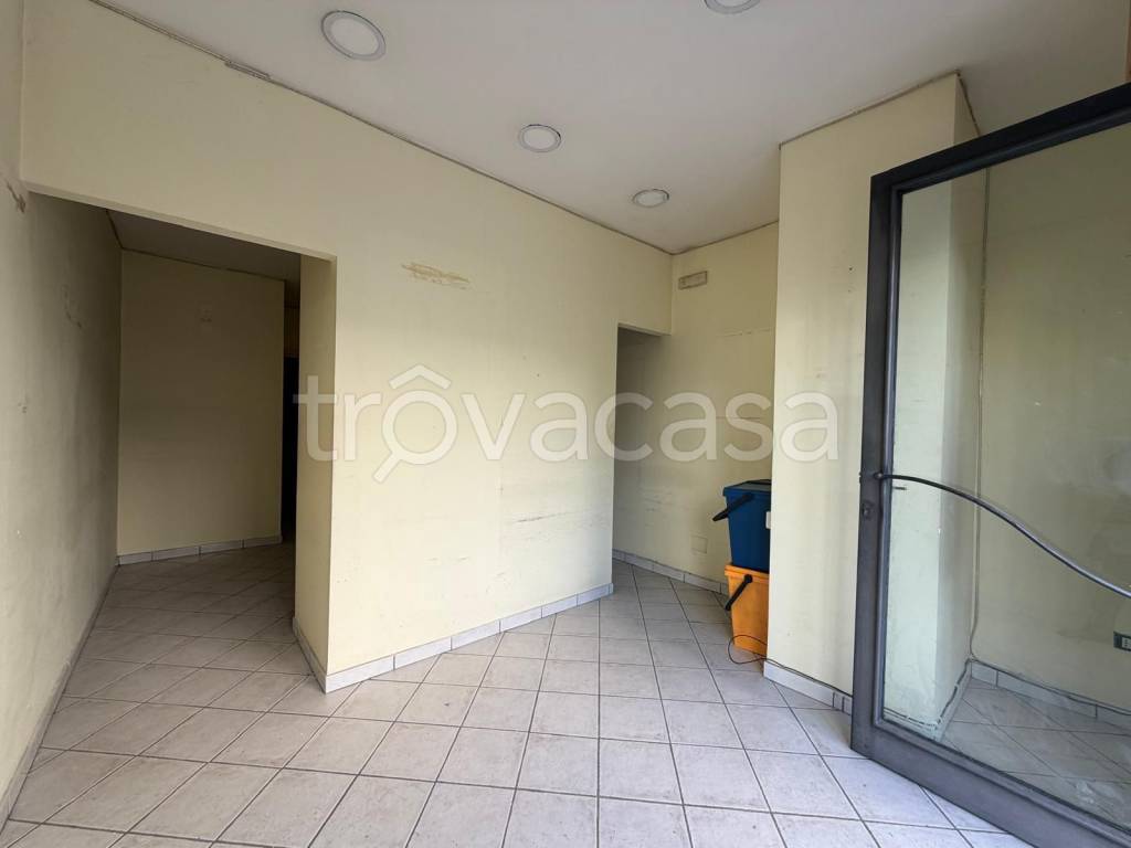 negozio in affitto ad Aversa