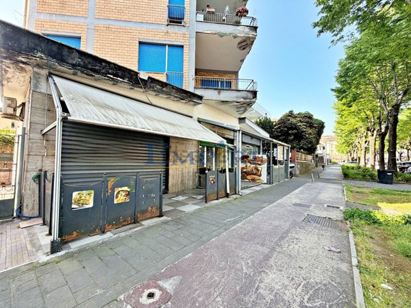 locale commerciale in affitto ad Aversa