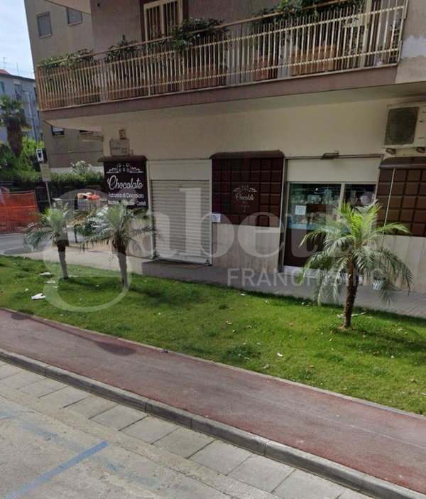 locale commerciale in affitto ad Aversa