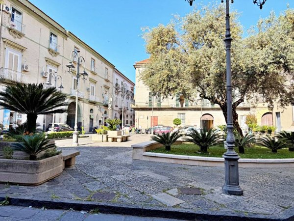 negozio in affitto ad Aversa in zona Centro Città