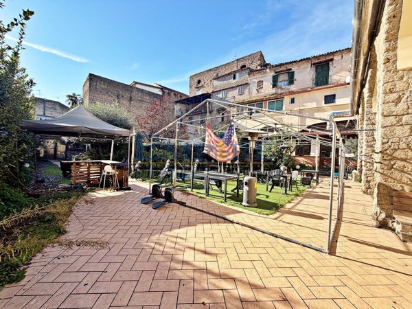 locale commerciale in affitto ad Aversa