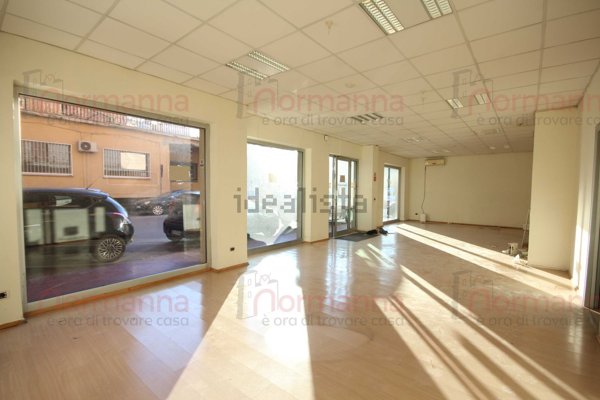 locale commerciale in affitto ad Aversa