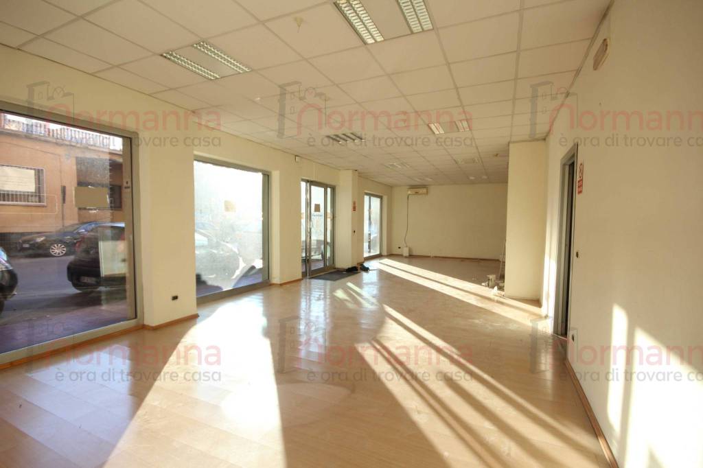 negozio in affitto ad Aversa