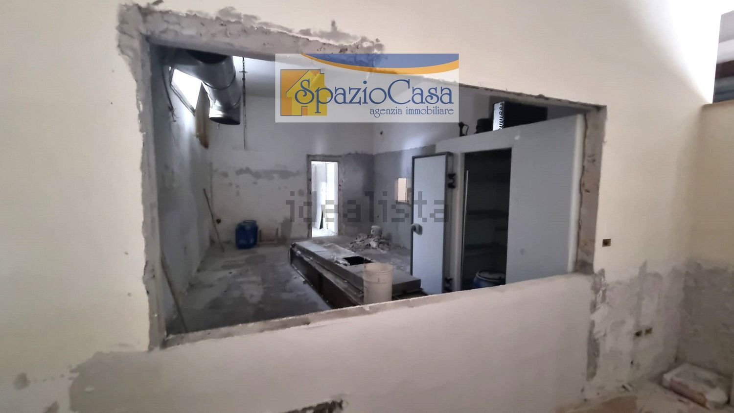 locale commerciale in affitto ad Aversa