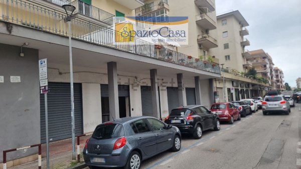 locale commerciale in affitto ad Aversa