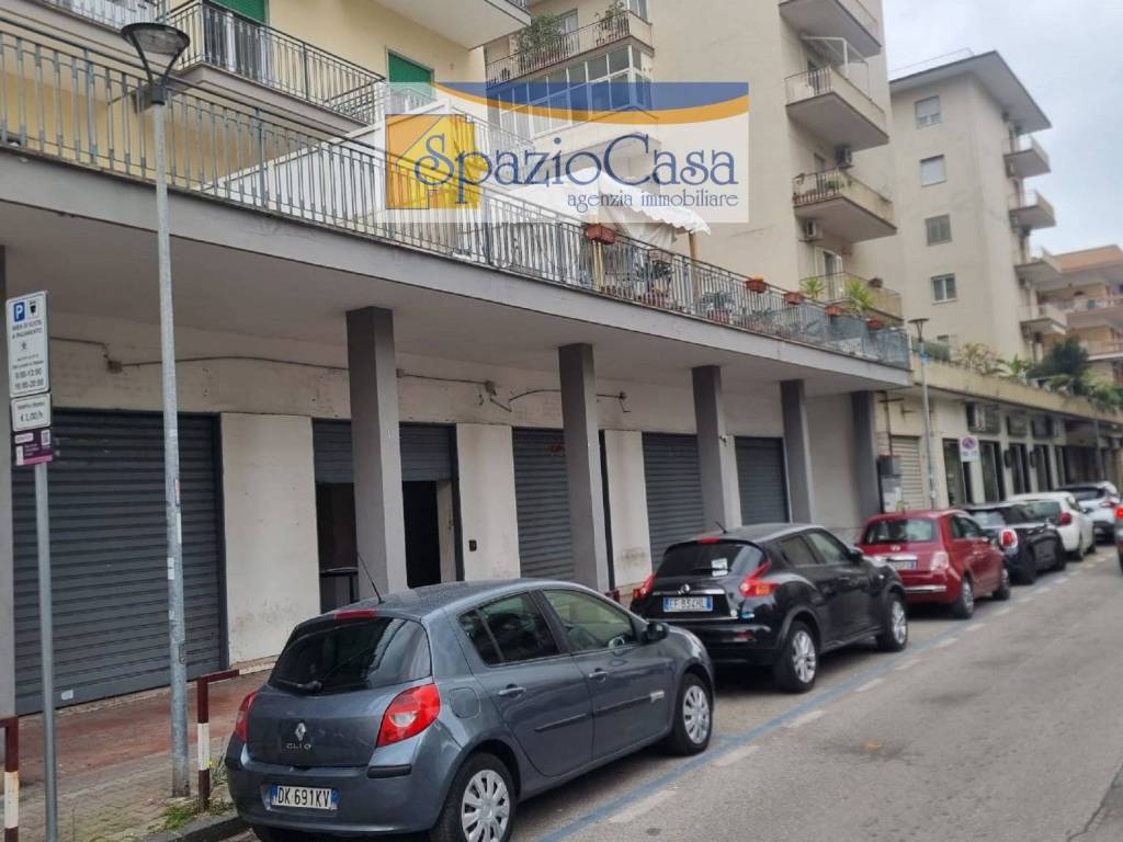 negozio in affitto ad Aversa
