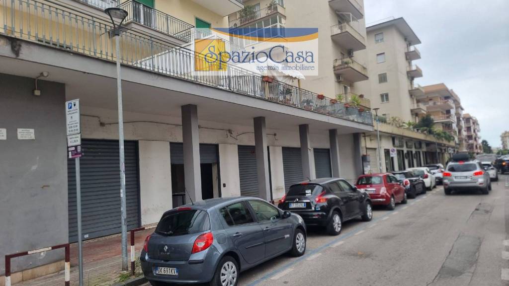 negozio in affitto ad Aversa