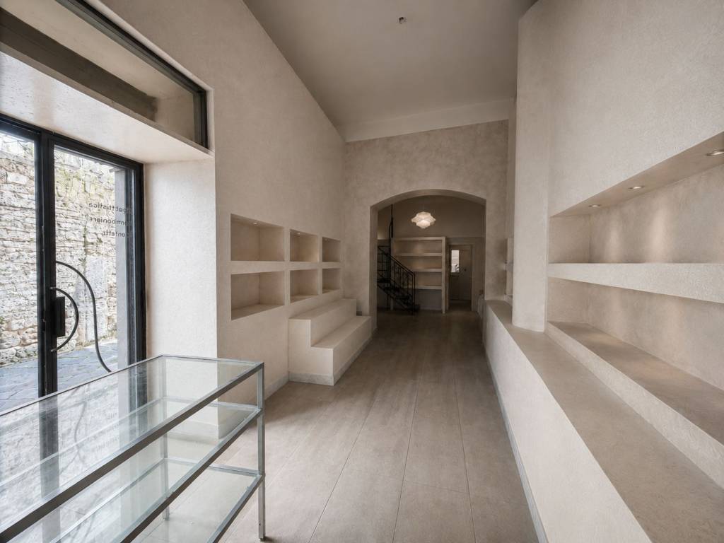 negozio in affitto ad Aversa