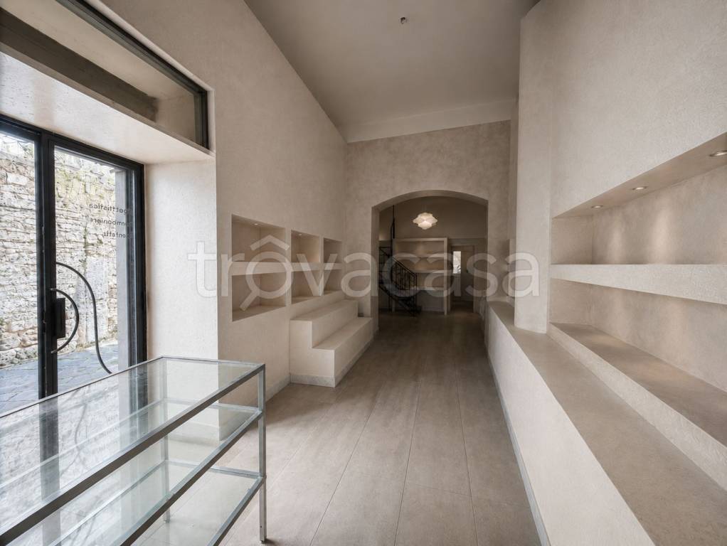 negozio in affitto ad Aversa in zona Centro Città
