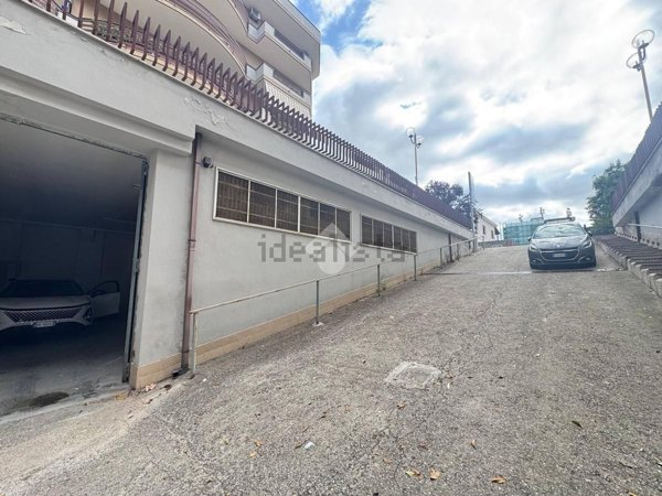 locale commerciale in affitto ad Aversa