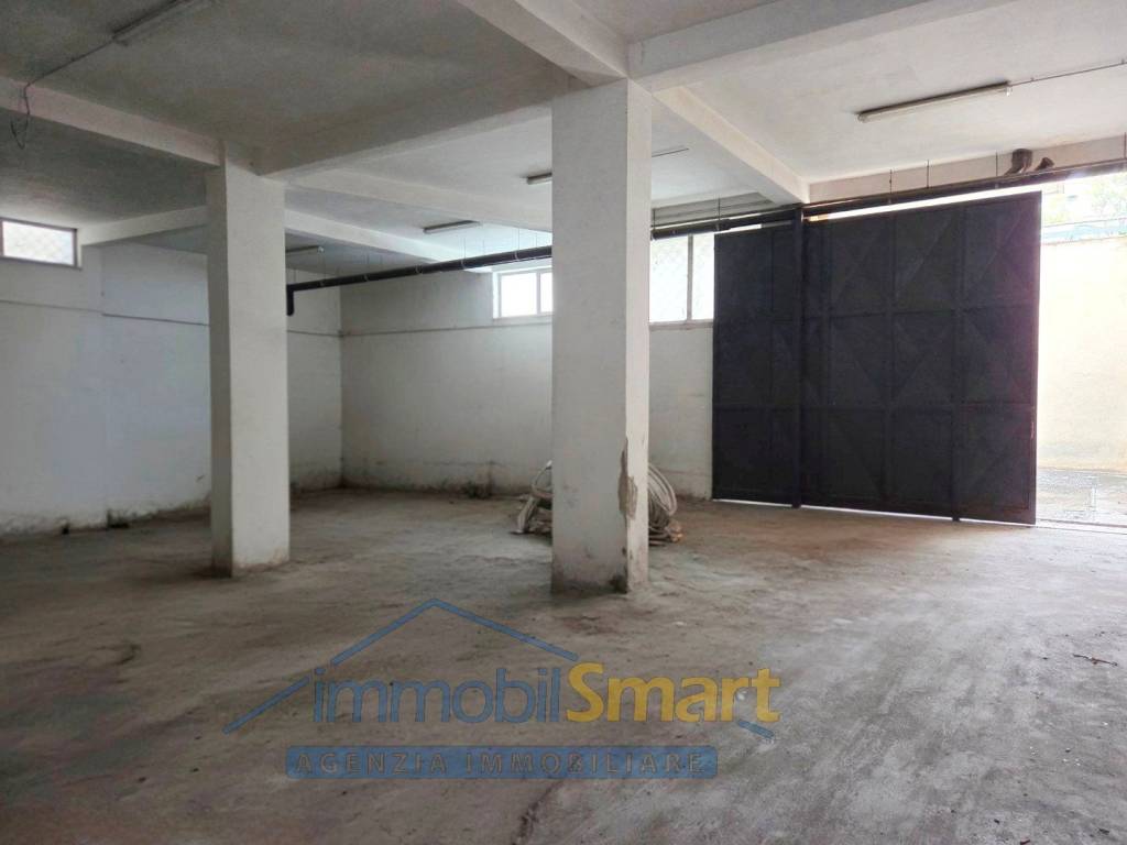 locale commerciale in affitto ad Aversa