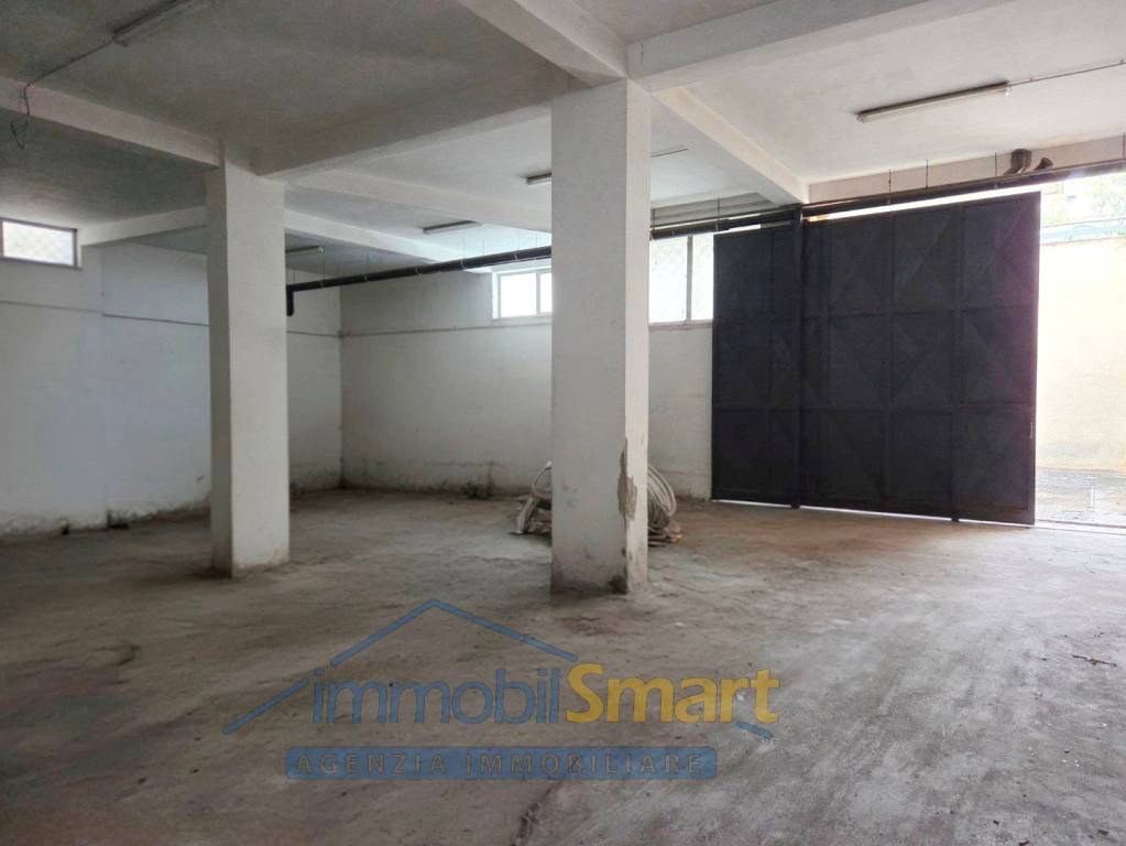 locale commerciale in affitto ad Aversa