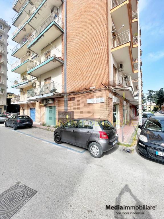 negozio in affitto ad Aversa