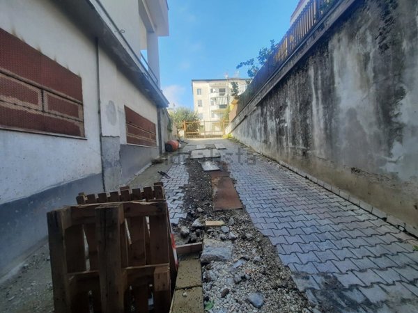 locale di sgombero in affitto ad Aversa