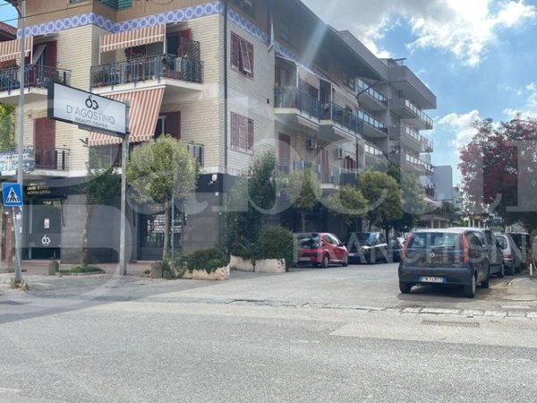 negozio in affitto ad Aversa