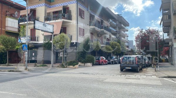 locale commerciale in affitto ad Aversa