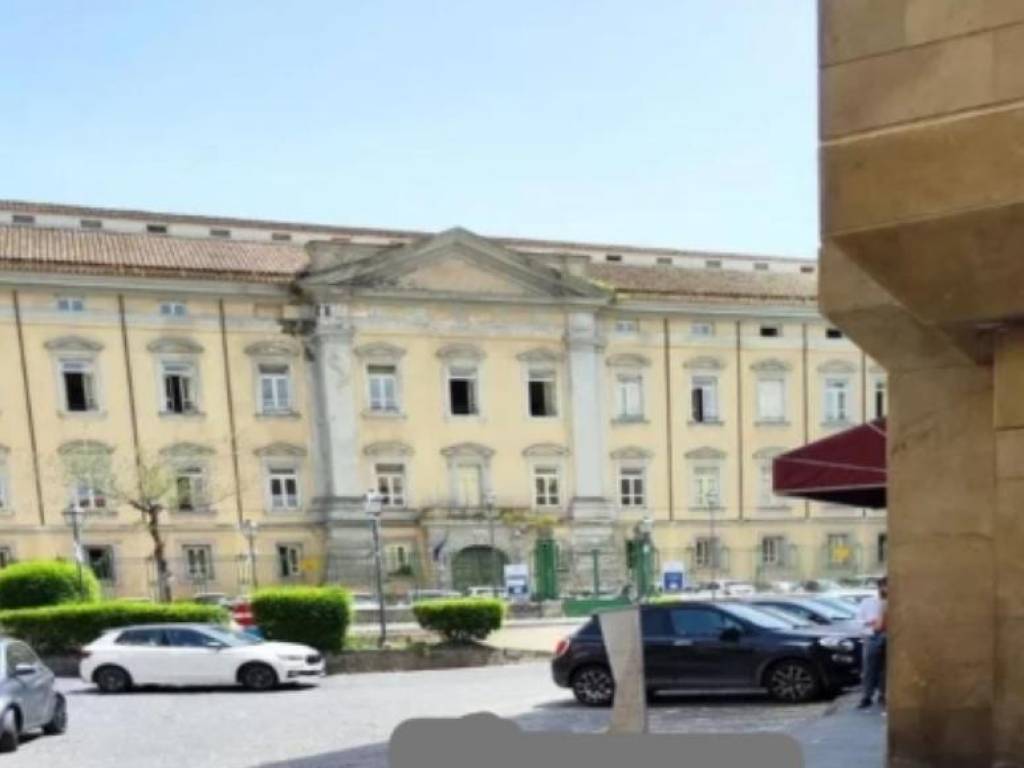 negozio in affitto ad Aversa