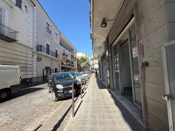 negozio in affitto ad Aversa in zona Centro Città