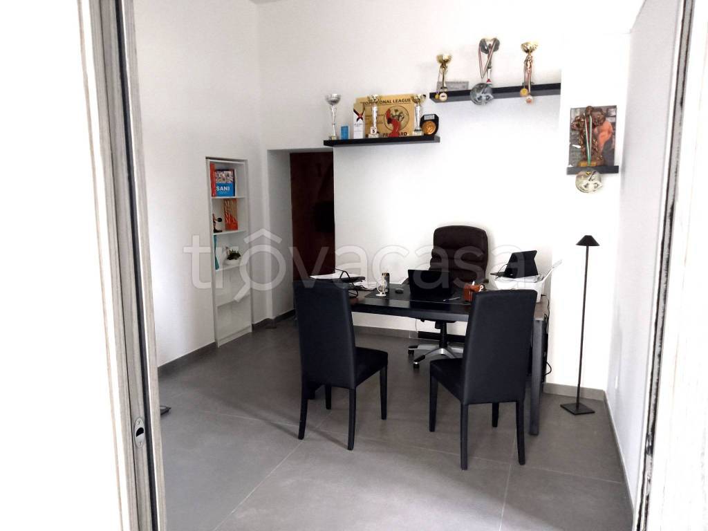 negozio in affitto ad Aversa in zona Centro Città
